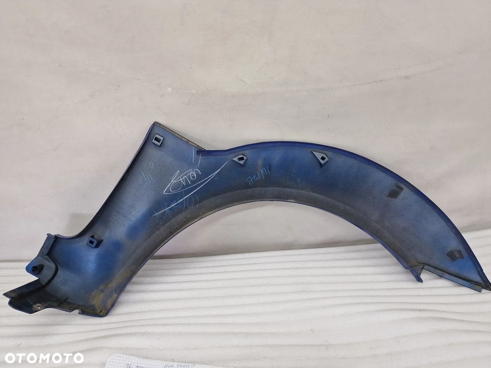 SUZUKI JIMNY 98-12 LEWA PRZEDNIA PRZÓD LISTWA / NAKŁADKA BŁOTNIKA , NR 77630-81A00 / 77630 E81A00-100 , NR AUKCJI NB81 - 7
