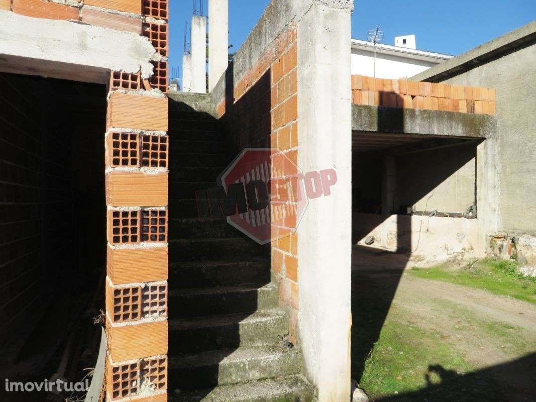 Moradia e Loja em Construção - Grande imagem: 2/8