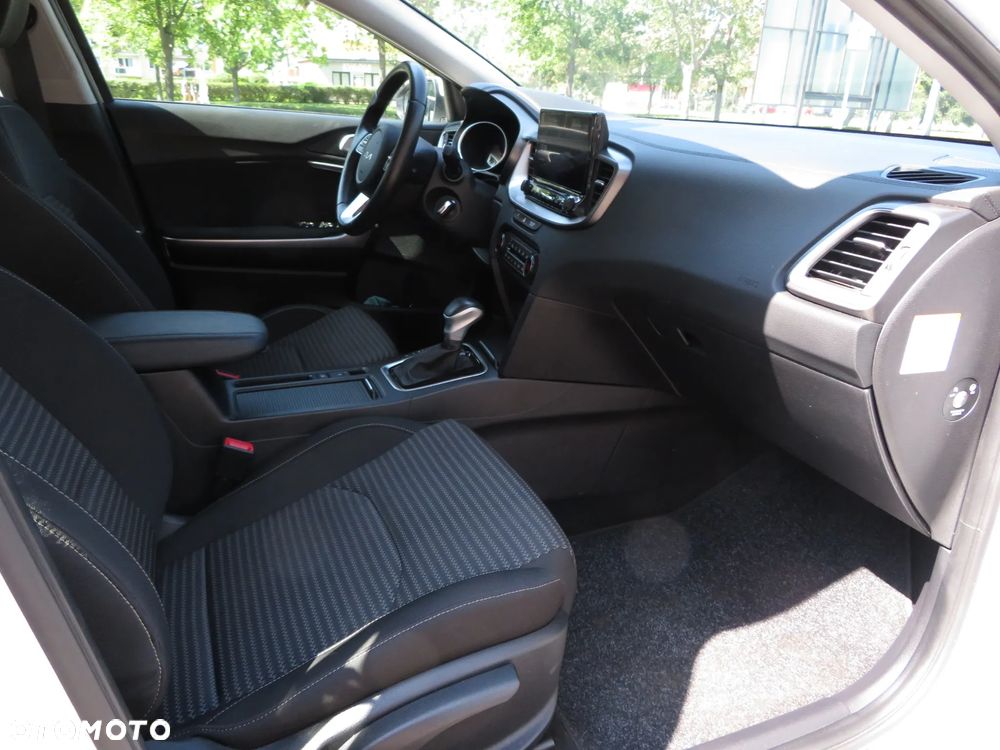 Kia Ceed 1.6 CRDi (48V Mild-Hybrid) DCT7 Spirit - 19