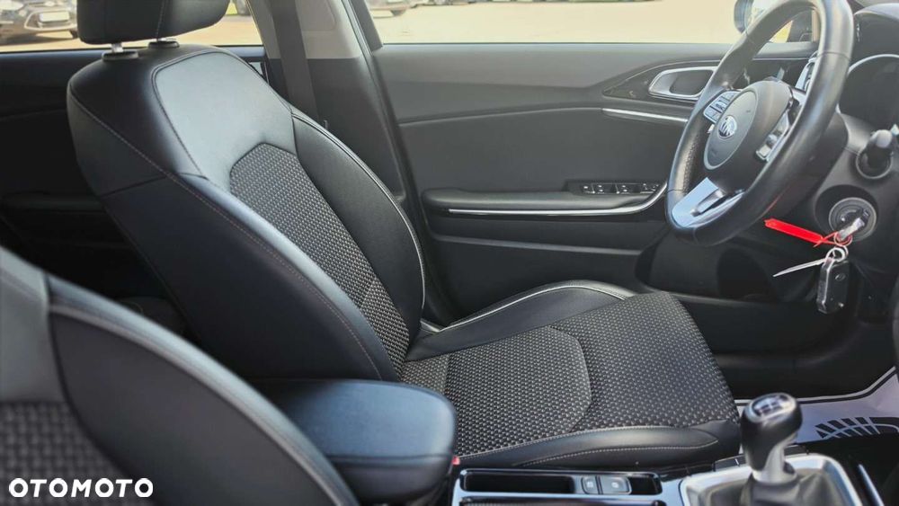 Kia Ceed - 10