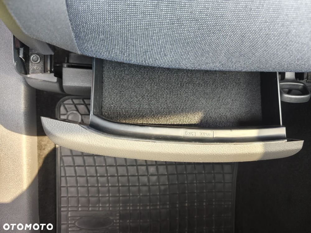 Volkswagen Touran 2.0 TDI DPF STYLE - 20