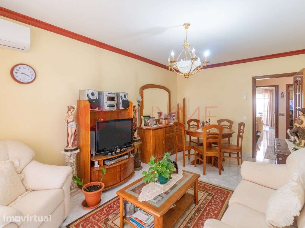 Apartamento T2 em Quarteira com Vista Mar a Poucos Passos da Praia - Grande imagem: 4/31