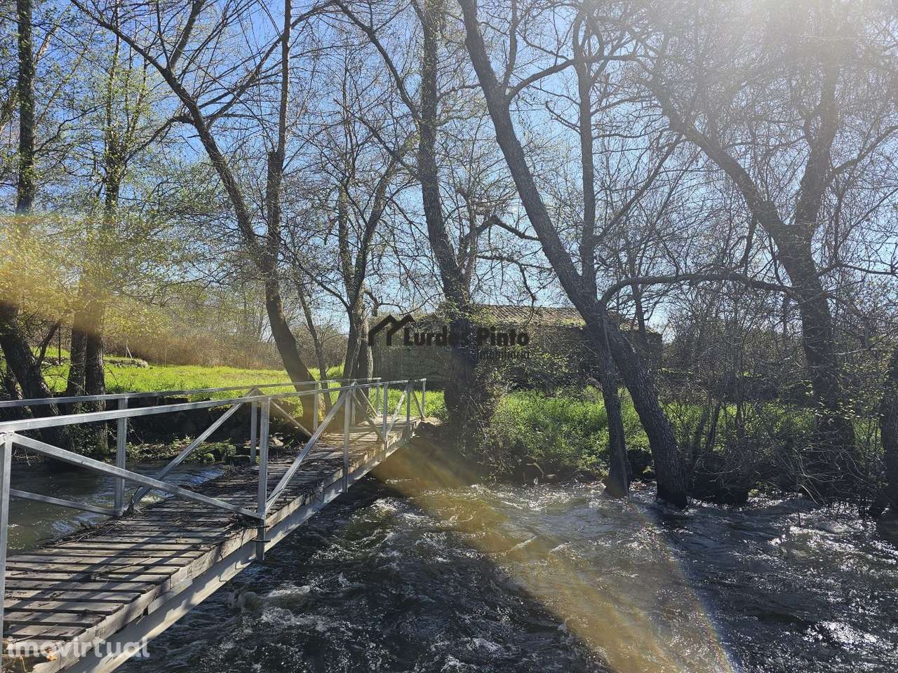 Quinta com casa á beira do Rio - Grande imagem: 2/19