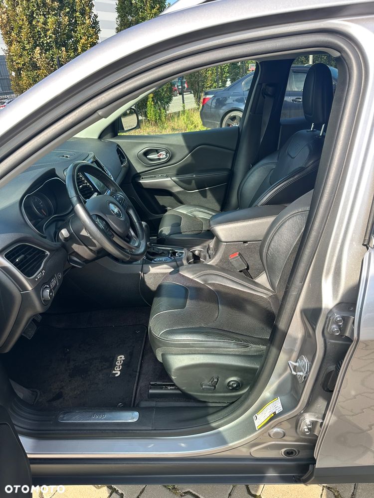 Jeep Cherokee - 16