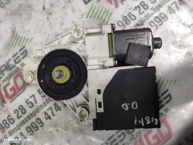 MOTOR ELEVADOR DE VIDRO FRONTAL DIREITO AUDI A3 SPORTBACK 2007 - 2