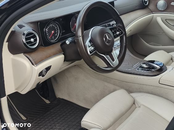 Mercedes-Benz Klasa E 220 d 4-Matic 9G-TRONIC - 12