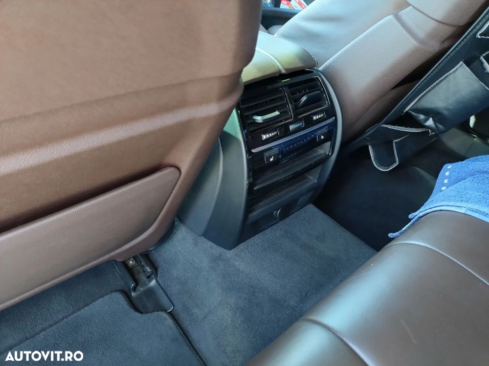 BMW Seria 5 520d xDrive AT - 13