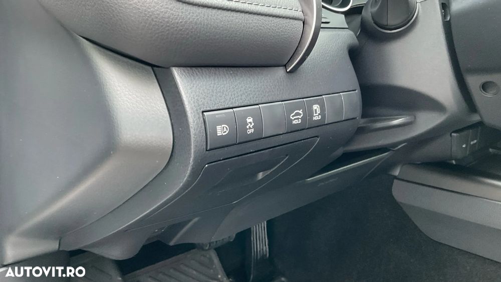 Toyota Camry 2.5 Hybrid Business - 17