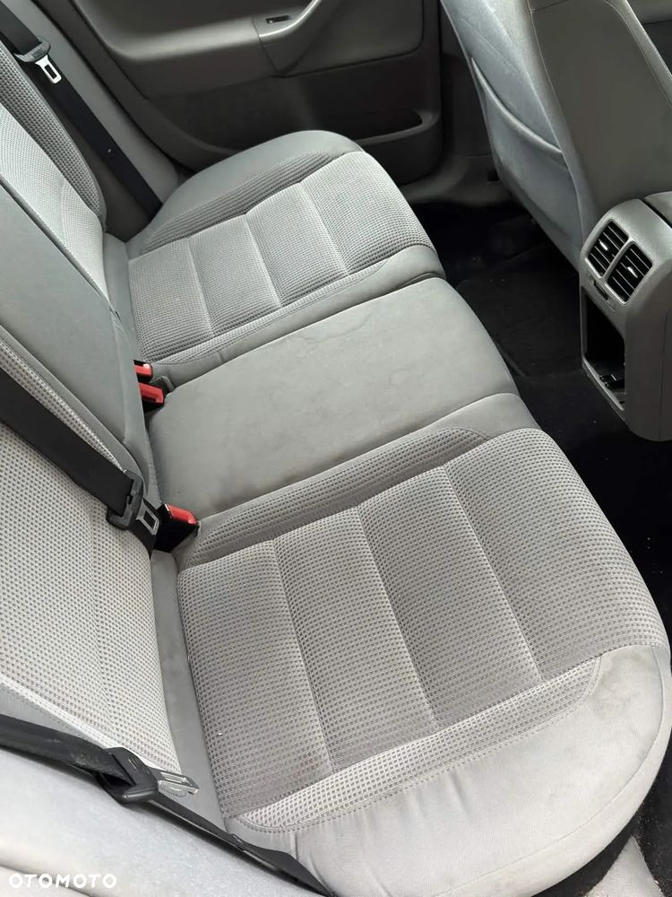 Volkswagen Golf 1.9 TDI DPF Comfortline BlueMotion - 5