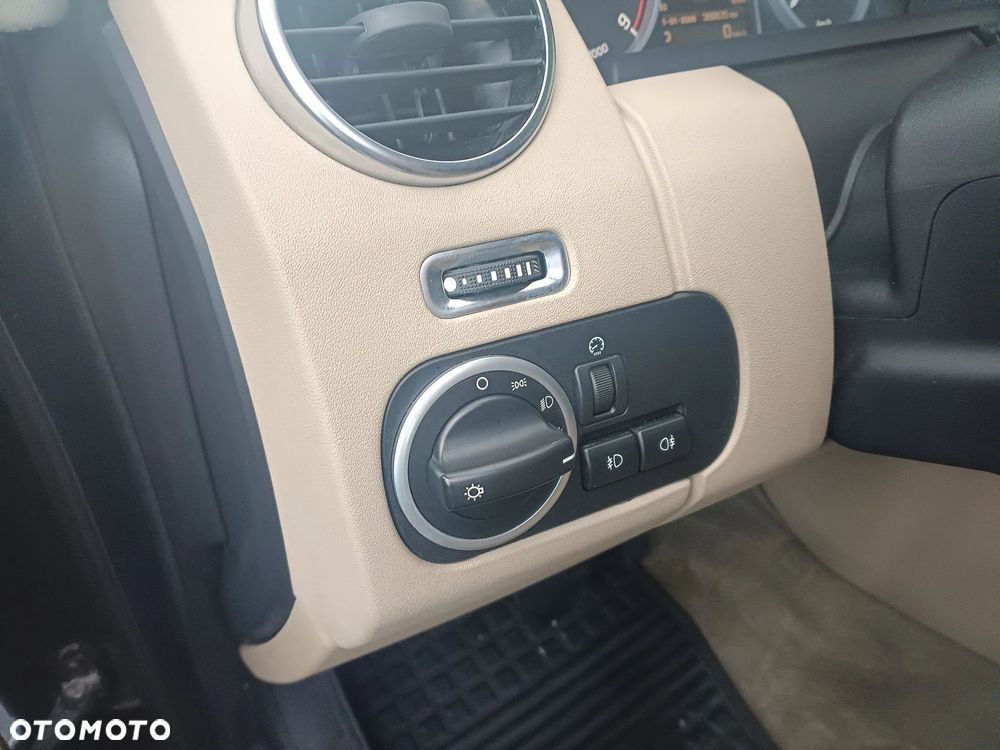 Land Rover Discovery 2.7D V6 HSE - 29