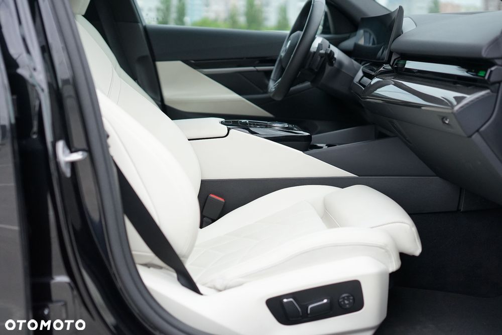 BMW Seria 5 520d xDrive mHEV - 20