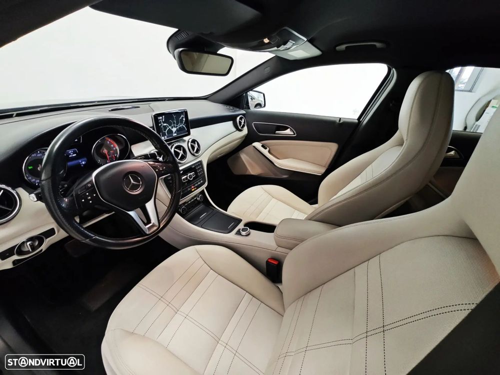 Mercedes-Benz GLA 200 d 4Matic 7G-DCT Urban - 32