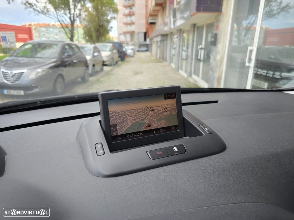 Peugeot 3008 1.6 e-HDi Executive CMP6 - 23