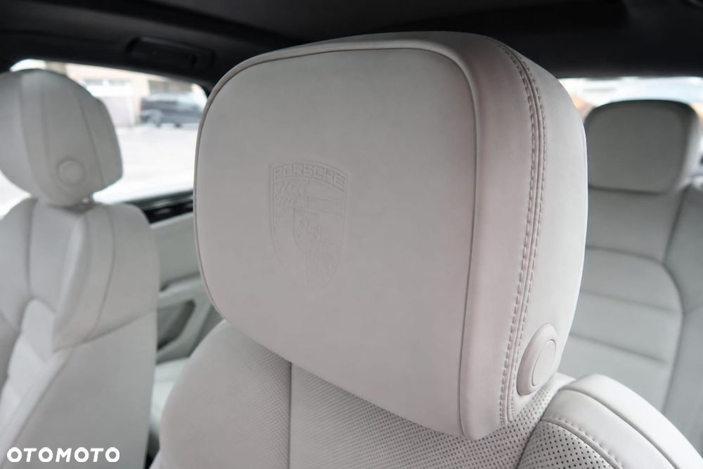 Porsche Macan T - 12