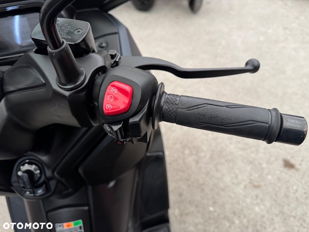 Yamaha X-max - 16