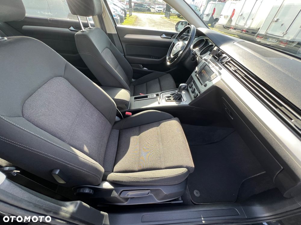 Volkswagen Passat - 13