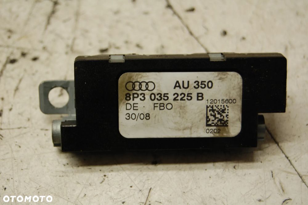 WZMACNIACZ ANTENY 8P3035225B AUDI A3 8P 3D - 3