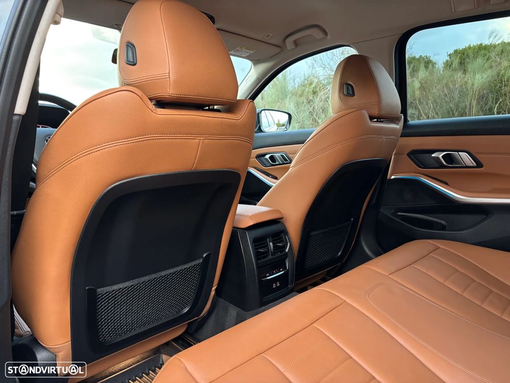 BMW 330 e Touring Line Sport Auto - 36