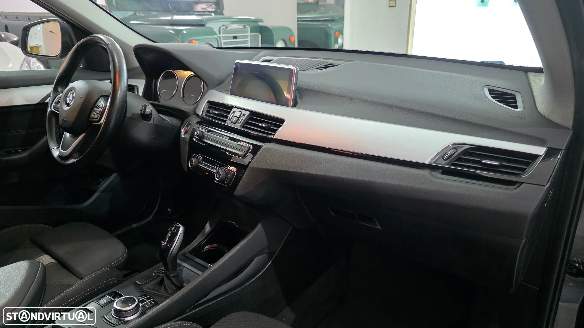 BMW X1 16 d sDrive Auto Line Sport - 18