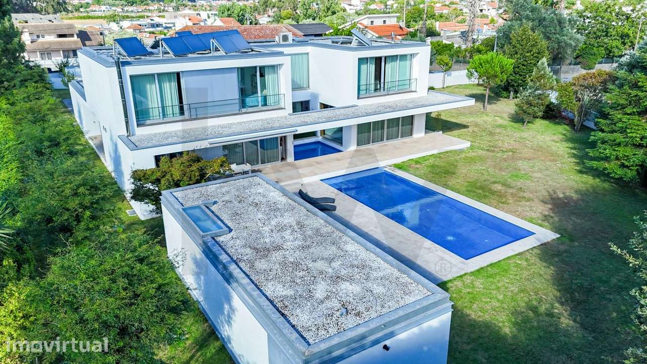 Moradia T5 de Luxo com Piscina e Lote de 2.773 m2 - Grande imagem: 3/56