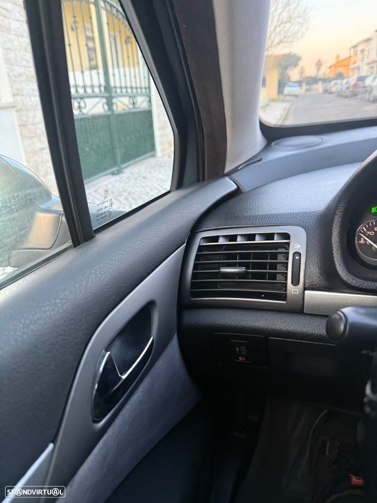 Peugeot 407 SW 2.0 HDi Executive - 14