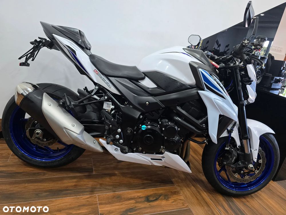 Suzuki GSX - 29