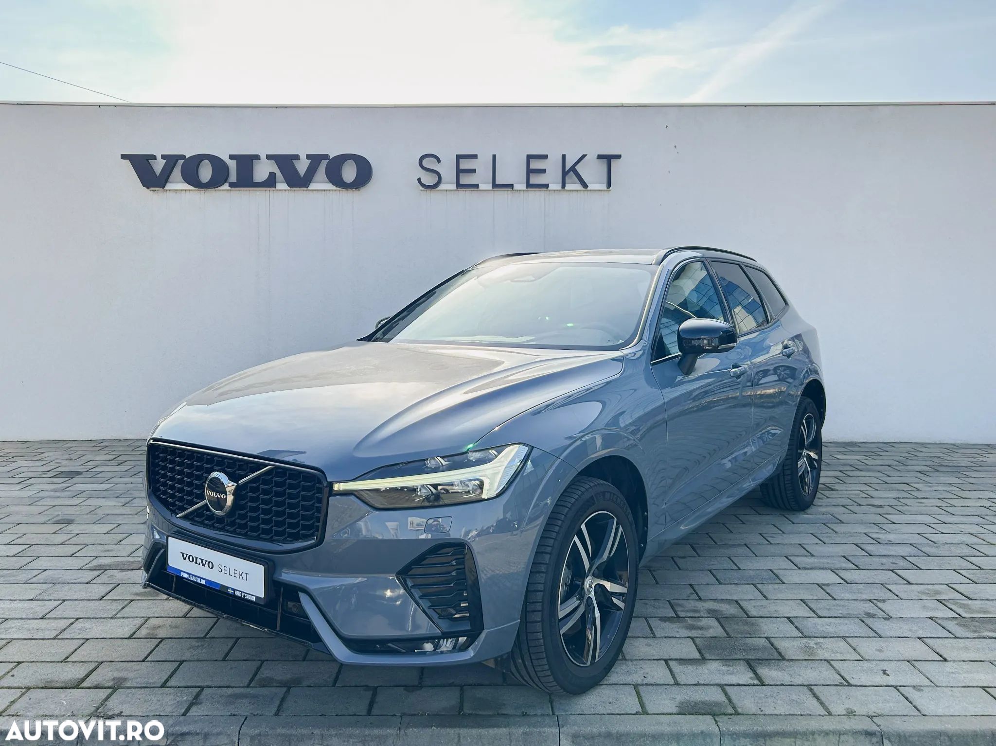 Volvo XC 60 B4 MHEV AT8 AWD R-Design - 1