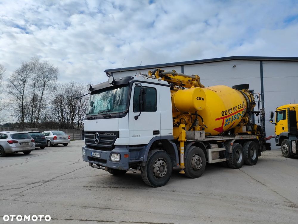 Mercedes-Benz 3244 - 2