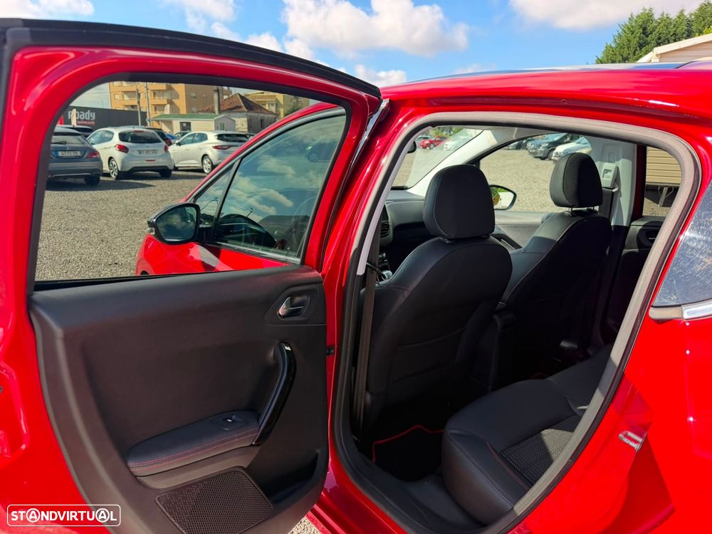 Peugeot 208 1.2 PureTech GT Line - 25