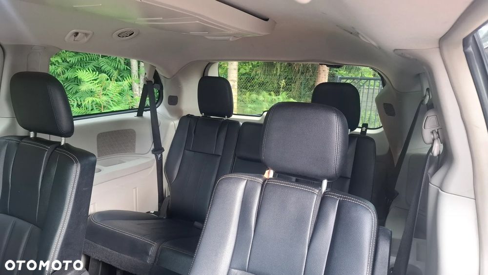 Chrysler Town & Country 3.6 Touring - 16