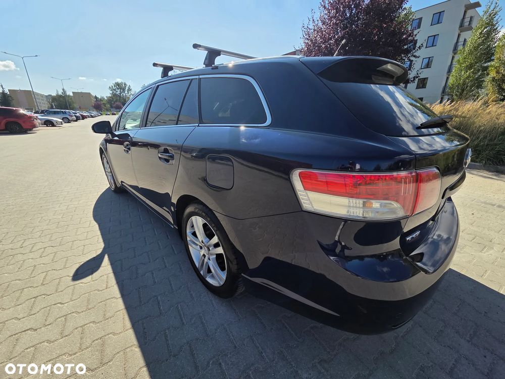 Toyota Avensis 2.0 D-4D - 5