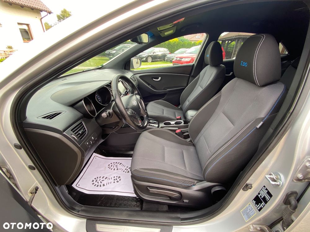 Hyundai i30 blue 1.6 CRDi DCT Passion - 21