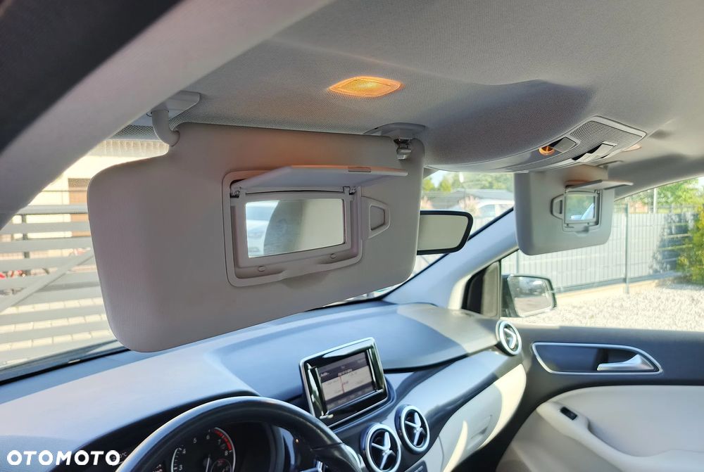 Mercedes-Benz Klasa B 180 7G-DCT - 31