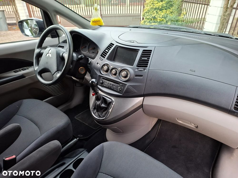 Mitsubishi Grandis - 18