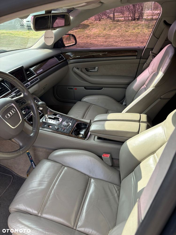 Audi A8 6.0 L Quattro - 8