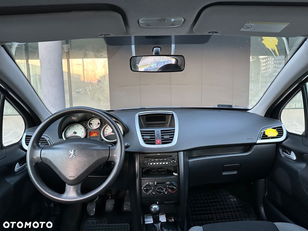 Peugeot 207 1.4 16V Trendy - 10