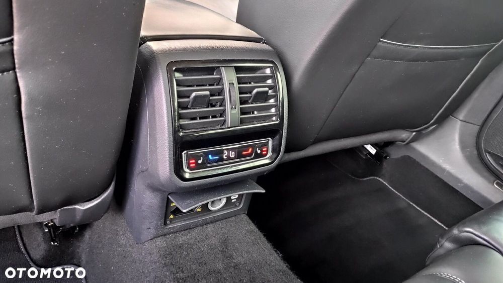 Volkswagen Passat Variant 2.0 TDI 4Mot Elegance DSG - 31