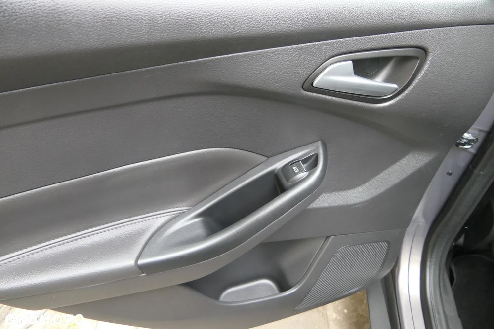Ford Focus 1.6 Ti-VCT Titanium - 19