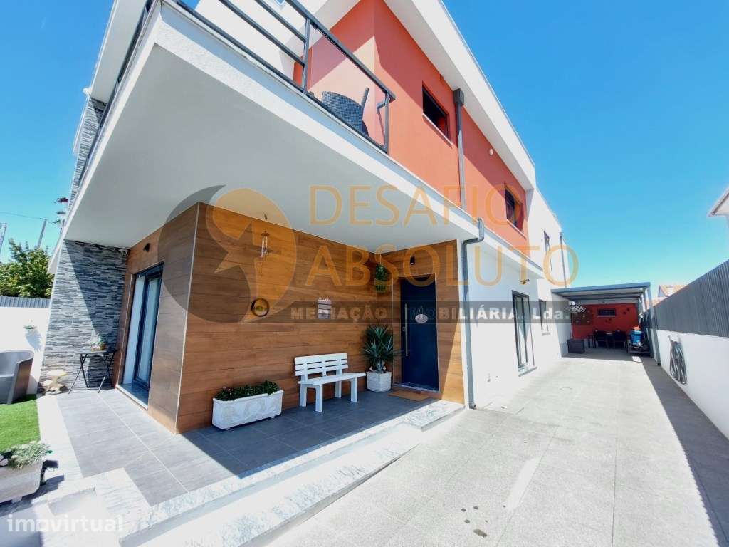 Moradia Geminada T4 + Anexo T0. Boa Água III - Quinta do Conde