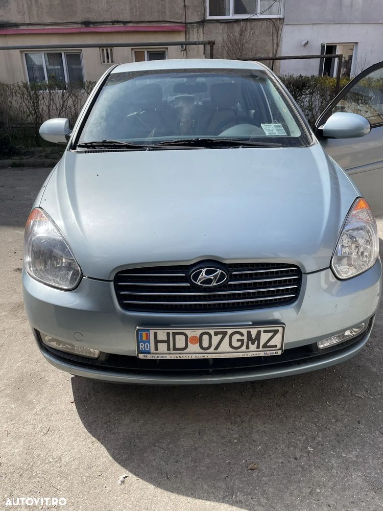 Hyundai Accent - 2