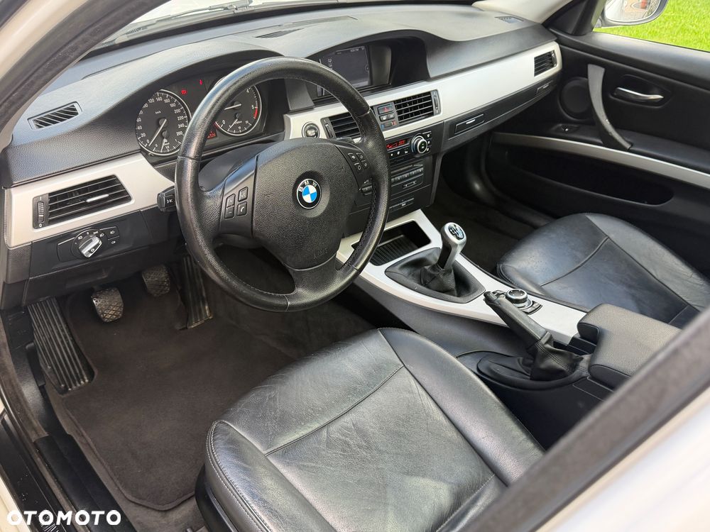 BMW Seria 3 318d - 25