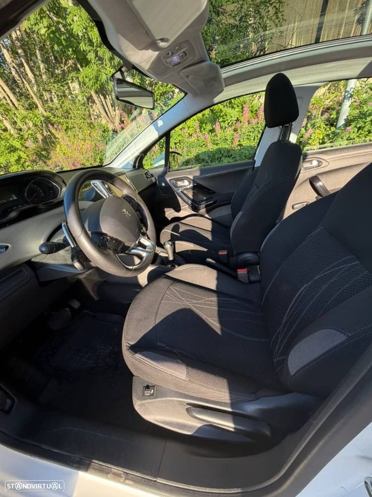Peugeot 208 - 11