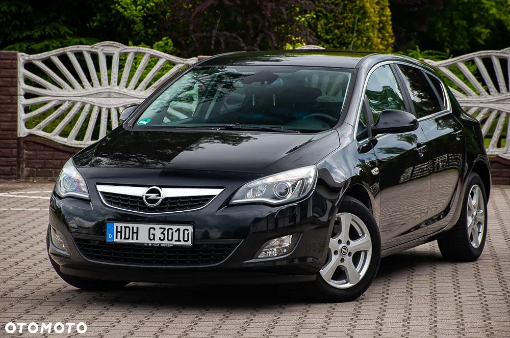 Opel Astra 1.6 Turbo Edition Sport - 1