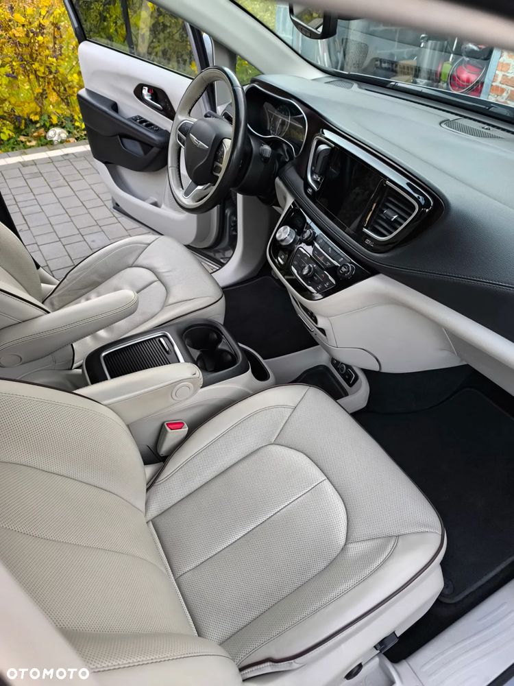 Chrysler Pacifica - 27