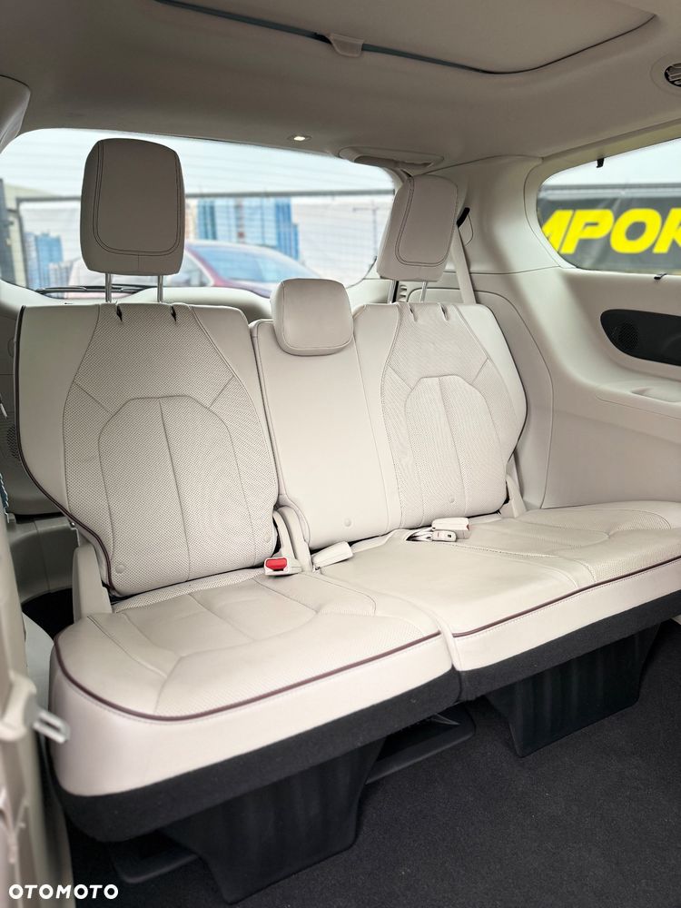 Chrysler Pacifica - 21