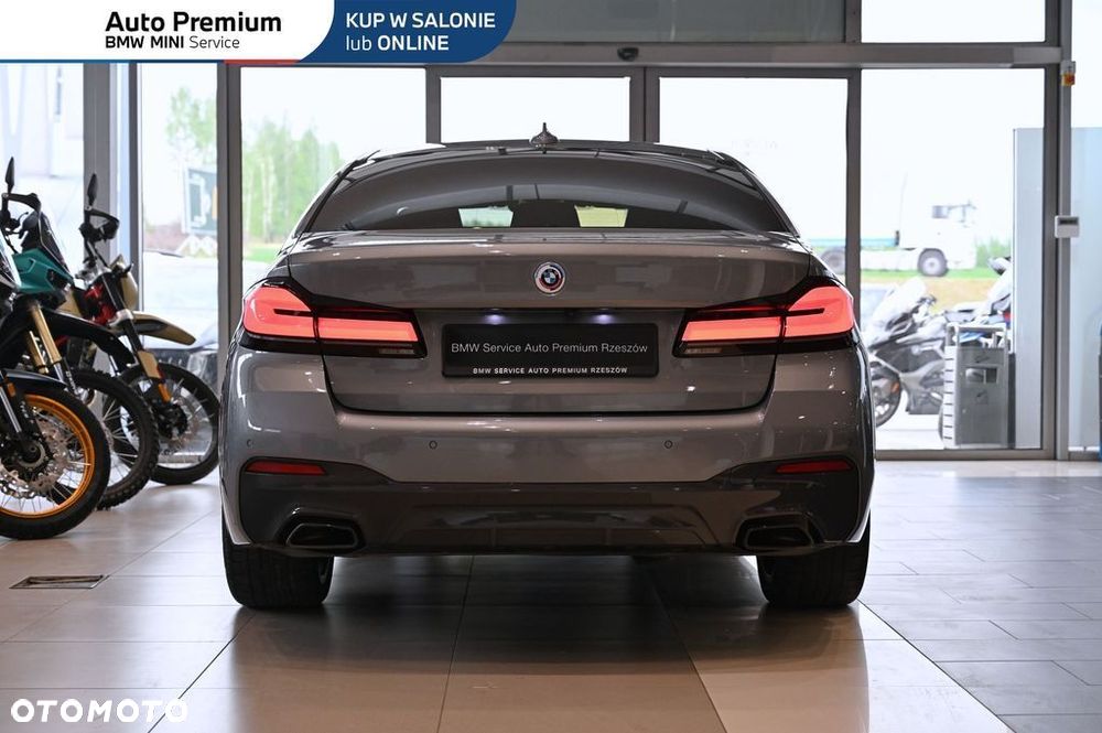 BMW Seria 5 530d xDrive mHEV - 16