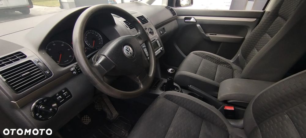 Volkswagen Touran 1.9 TDI Conceptline - 23