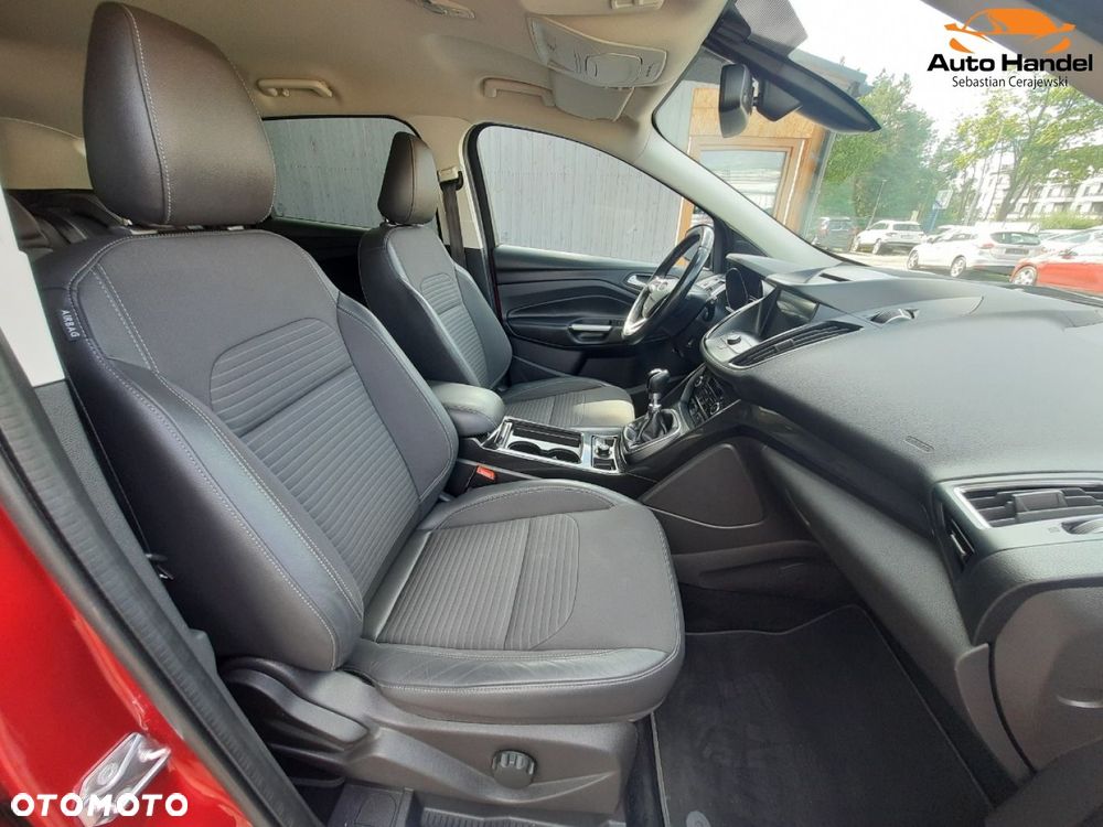 Ford Kuga 1.5 EcoBoost 2x4 Titanium - 40