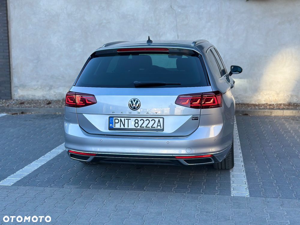Volkswagen Passat Variant 2.0 TDI EVO Elegance DSG - 9