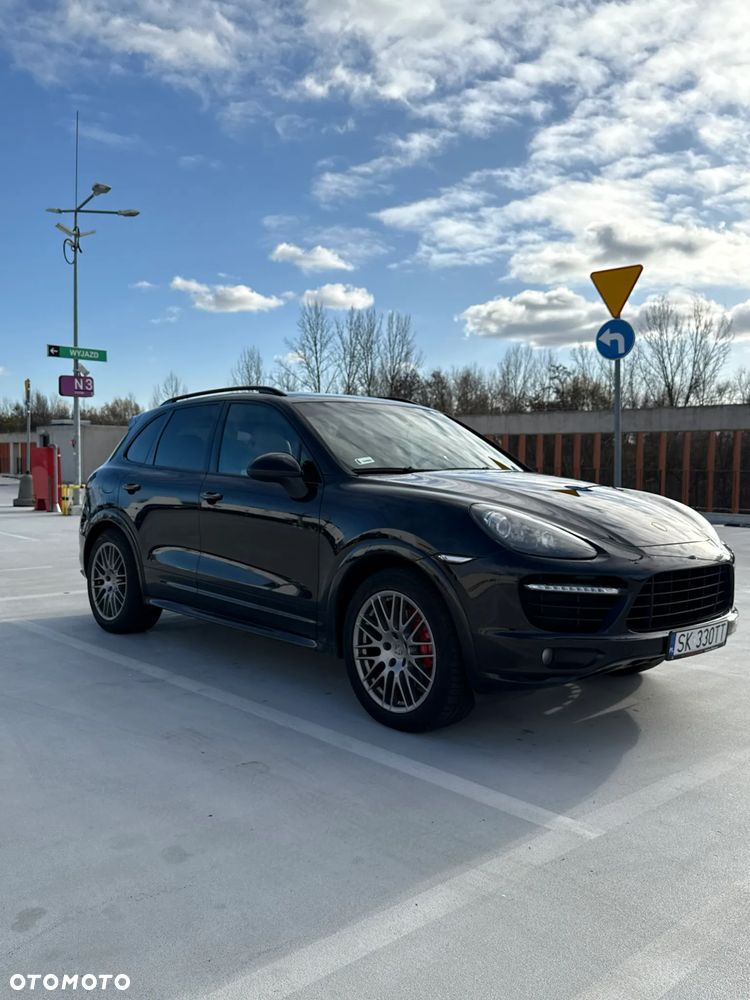 Porsche Cayenne GTS - 16